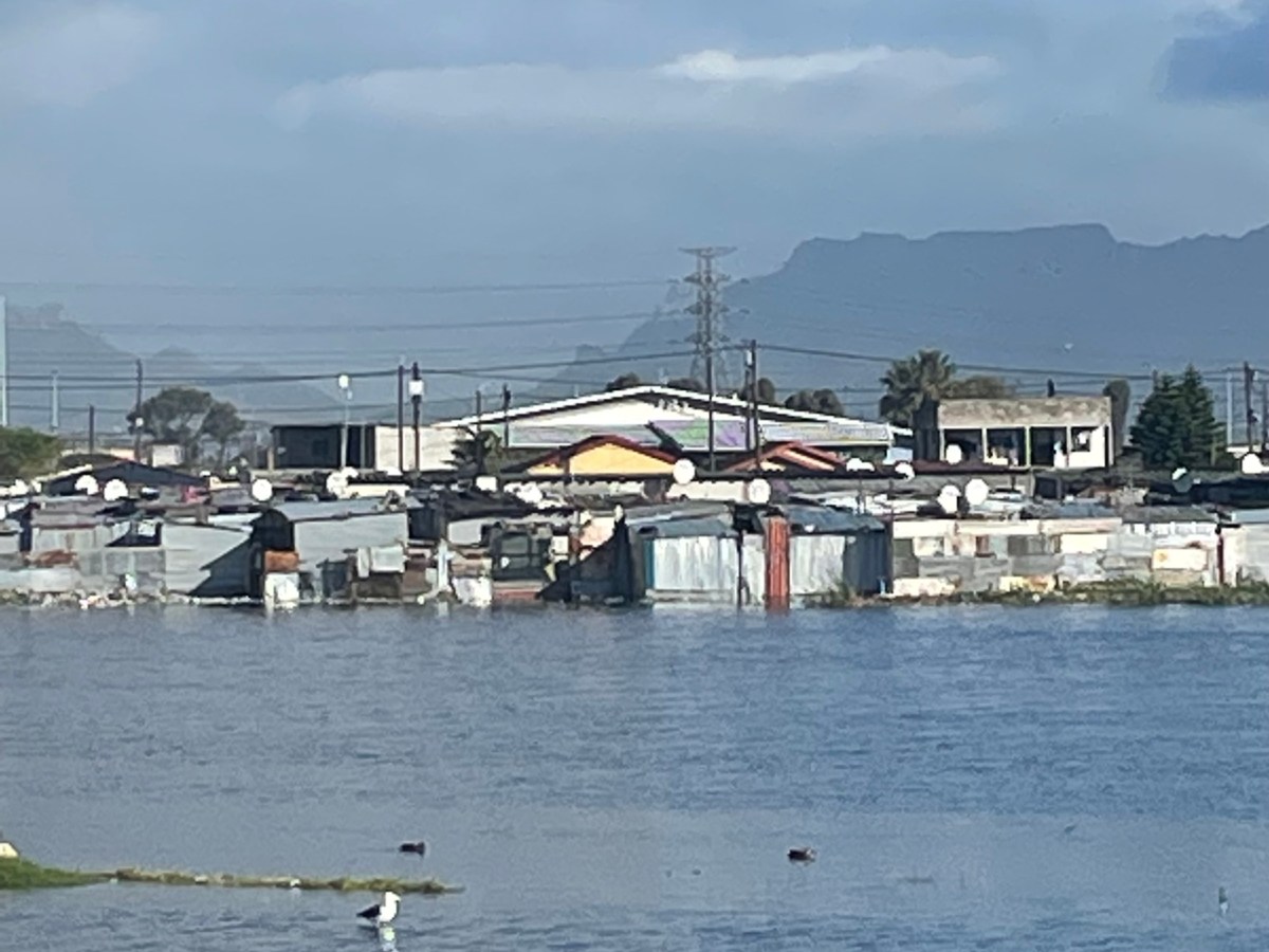 An Investigative Analysis of Environmental Justice Principles in Green Stormwater Infrastructure in USA and&nbsp;RSA